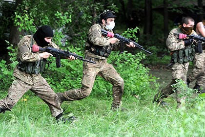 Tự vệ Donetsk bất ngờ tấn công quân đội Ukraine Tự vệ Donetsk bất ngờ tấn công quân đội Ukraine
