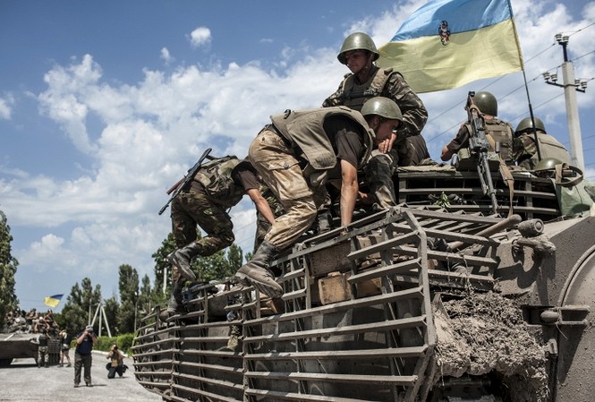 Quân đội Ukraine bất ngờ rời vị trí chiến đấu ở Lugansk Quân đội Ukraine bất ngờ rời vị trí chiến đấu ở Lugansk