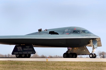Mỹ bất ngờ đưa máy bay ném bom B-2 Spirit tới Anh Mỹ bất ngờ đưa máy bay ném bom B-2 Spirit tới Anh