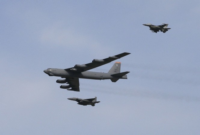 Mỹ không có dữ liệu về vụ thử bom nhiệt hạch của Triều Tiên 'Pháo đài bay' B-52 của Mỹ thị uy trên bán đảo Triều Tiên. Ảnh: AP