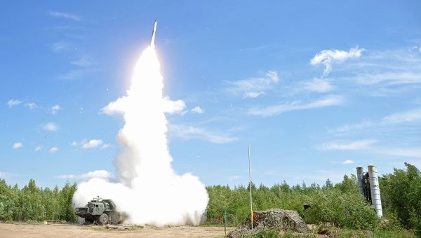 Nga phát triển tên lửa xuyên thủng mọi lá chắn NATO Nga tuyên bố tên lửa thế hệ mới có thể xuyên thủng mọi lá chắn tên lửa NATO. Ảnh: RIA Novosti
