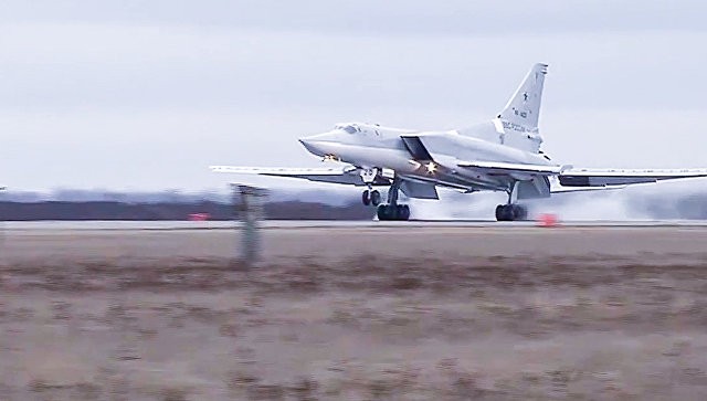 Nga đưa 6 máy bay Tu-22M3 sang Syria dội bom IS Máy bay ném bom Tu-22M3 cất cánh sang Syria. Ảnh: Bộ Quốc phòng Nga