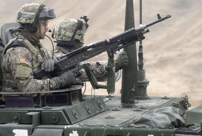 Hạ viện Mỹ tán thành việc cấp vũ khí sát thương cho Ukraine Ảnh: Reuters