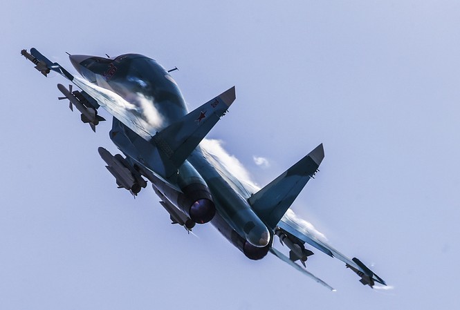 Thêm tính năng đáng kinh ngạc của ‘xe tăng bay’ Su-34 Tiêm kích - ném bom Su-34 của Không quân Nga. Ảnh: Tass