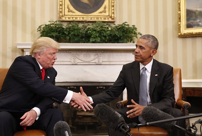 Tổng thống Barack Obama nói ‘hãy cho ông Trump thời gian’ Ảnh: AP
