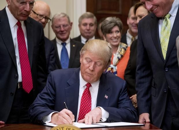 THẾ GIỚI 24H: Tổng thống Mỹ Trump ký sắc lệnh nhập cư mới Ảnh: Independent
