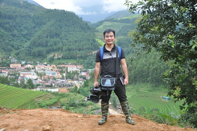 Đoàn TNCS Hồ Chí Minh truy tặng bằng khen cho nhà báo Đinh Hữu Dư Đoàn TNCS Hồ Chí Minh truy tặng bằng khen cho nhà báo Đinh Hữu Dư
