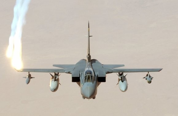 Anh gây sốc khi tuyên bố sẵn sàng tham chiến với Mỹ ở Syria Ảnh: AP