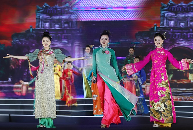 Những người đẹp yêu thích du lịch Một trong 3 cô gái này sẽ trở thành Người đẹp Du lịch trong đêm chung kết Hoa hậu Việt Nam 16/9- truyền hình trực tiếp trên VTV1, VTV9 và nhiều đài địa phương- Ảnh: Hoàng Mạnh Thắng