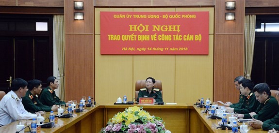 Quân ủy Trung ương-Bộ Quốc phòng trao quyết định công tác cán bộ Đại tướng Ngô Xuân Lịch chủ trì hội nghị.