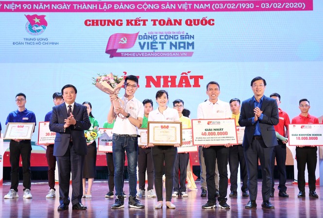 Đội Tình nguyện trẻ giành giải Nhất cuộc thi tìm hiểu Đảng Cộng sản Việt Nam Ảnh: Như Ý