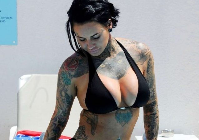 'Nữ hoàng xăm trổ' Jemma Lucy khoe vóc dáng bốc lửa với bikini 'Nữ hoàng xăm trổ' Jemma Lucy khoe vóc dáng bốc lửa với bikini