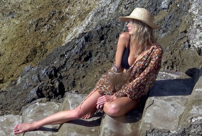 'Biểu tượng gợi cảm' Charlotte McKinney thả dáng sexy đầy khiêu khích 'Biểu tượng gợi cảm' Charlotte McKinney thả dáng sexy đầy khiêu khích