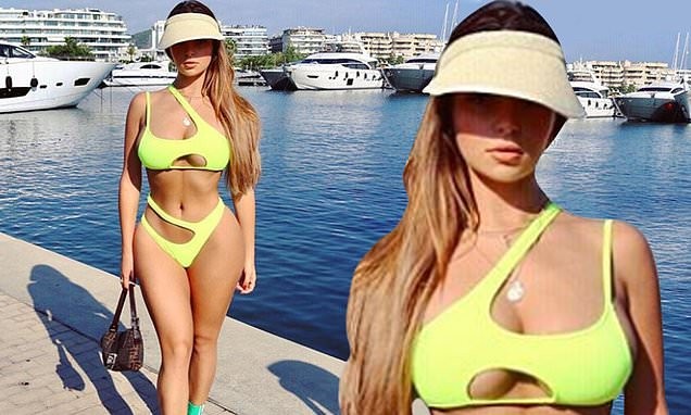 Thể hình nảy nở gây 'chao đảo' với bikini bé xíu của Demi Rose Thể hình nảy nở gây 'chao đảo' với bikini bé xíu của Demi Rose