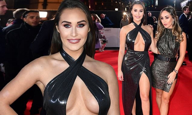Chloe Goodman diện đầm xẻ ngực táo bạo giữa tiết trời lạnh giá Chloe Goodman diện đầm xẻ ngực táo bạo giữa tiết trời lạnh giá