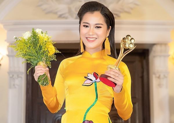Lâm Vỹ Dạ 'hạ gục' Hoài Linh, Trấn Thành ở Mai Vàng, khán giả nói gì? Lâm Vỹ Dạ 'hạ gục' Hoài Linh, Trấn Thành ở Mai Vàng, khán giả nói gì?