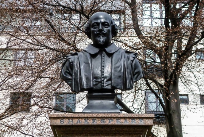 Tìm thấy nhà của Shakespeare ở London Bức tượng bán thân của nhà văn, nhà viết kịch William Shakespeare tại giáo xứ St. Mary Aldermanbury, London. Ảnh: CNN