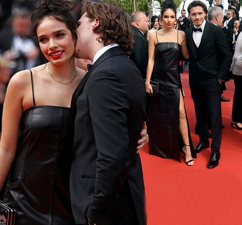 Cậu cả nhà Beckham đắm đuối bạn gái hơn tuổi trên thảm đỏ Cannes Cậu cả nhà Beckham đắm đuối bạn gái hơn tuổi trên thảm đỏ Cannes