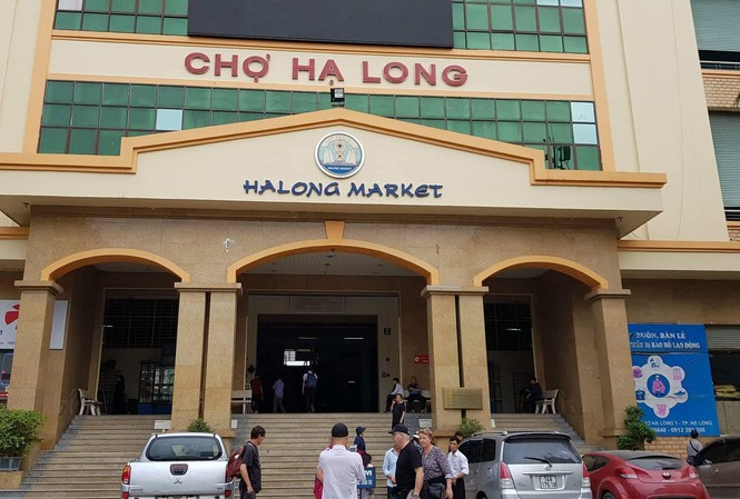 Tiểu thương chợ Hạ Long đồng loạt đóng cửa, khách du lịch ngơ ngác Tiểu thương chợ Hạ Long đồng loạt đóng cửa, khách du lịch ngơ ngác
