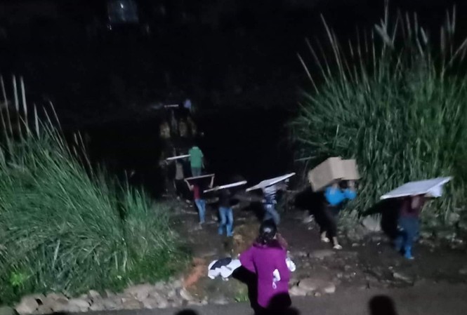 Phó Thủ tướng chỉ đạo làm rõ hàng lậu tự do qua biên giới Quảng Ninh Phó Thủ tướng chỉ đạo làm rõ hàng lậu tự do qua biên giới Quảng Ninh