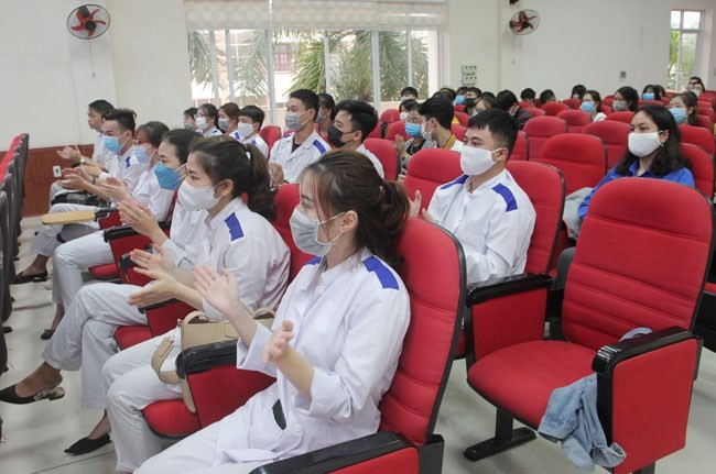 Hơn 2.000 giảng viên, sinh viên Hải Phòng tình nguyện tham gia chống Covid-19 Hơn 2.000 giảng viên, sinh viên Hải Phòng tình nguyện tham gia chống Covid-19