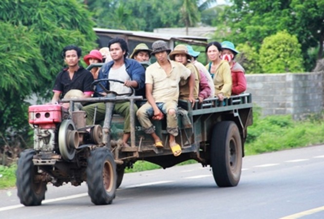 Phó Thủ tướng chỉ đạo điều tra vụ tai nạn làm 22 người thương vong Người dân khu vực Tây Nguyên thường sử dụng xe công nông chở đông người lưu thông trên quốc lộ gây mất an toàn