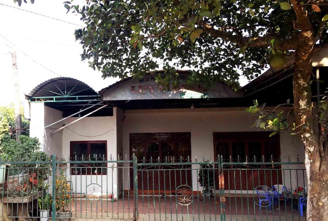 Cặp vợ chồng mượn tiền tỉ và cả tấn cà phê rồi 'mất tích' Nhà ông Nguyễn Hồng Luyn hiện không còn ai. Ảnh; Văn Ngọc