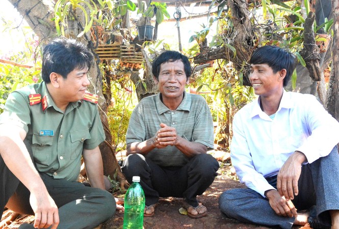 Công an Gia Lai đẩy lùi âm mưu thành lập 'Nhà nước Đê Ga' Công an huyện Chư Sê (Gia Lai) đến động viên người từng lầm lỡ ổn định cuộc sống