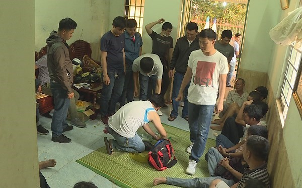 Hàng chục người tham gia đánh bạc quy mô lớn Công an TP. Buôn Ma Thuột bắt giữ vụ đánh bạc tại phường Ea Tam vào ngày 23/2. Ảnh do công an cung cấp