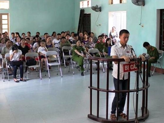 Lĩnh 15 tháng tù vì đánh thiếu tá CSGT giữa phố Với hành động ngang ngược, manh động của mình Trần Quang Độ đã phải trả giá bằng 15 tháng tù giam. Ảnh Lê Duẩn