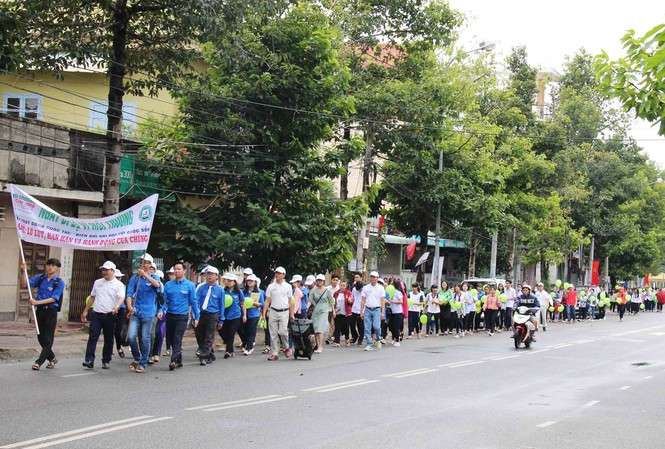 Hàng nghìn sinh viên đi bộ vì môi trường ở Bà Rịa – Vũng Tàu Các sinh viên hào hứng tham gia “Ngày Đi bộ vì môi trường".