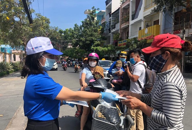 Tỉnh đoàn Khánh Hoà phát miễn phí hơn 23.000 khẩu trang cho người dân Tỉnh đoàn Khánh Hoà phát miễn phí hơn 23.000 khẩu trang cho người dân