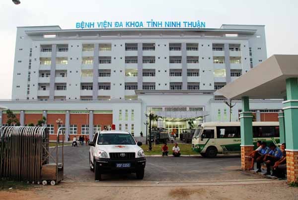 Ninh Thuận đưa người nhà bệnh nhân thứ 61 nhiễm Covid - 19 đi cách ly Ninh Thuận đưa người nhà bệnh nhân thứ 61 nhiễm Covid - 19 đi cách ly