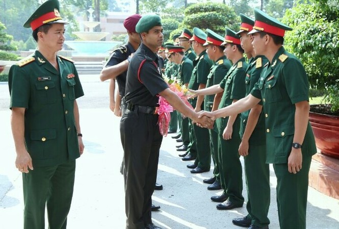Đoàn cán bộ Quân đội Ấn Độ thăm quân đội Việt Nam Đoàn cán bộ Quân đội Ấn Độ thăm quân đội Việt Nam