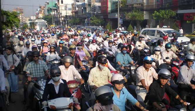 Thu phí đường bộ xe máy tại TPHCM: Bối rối trước giờ G Người nộp phí xe máy hầu hết là dân nghèo.