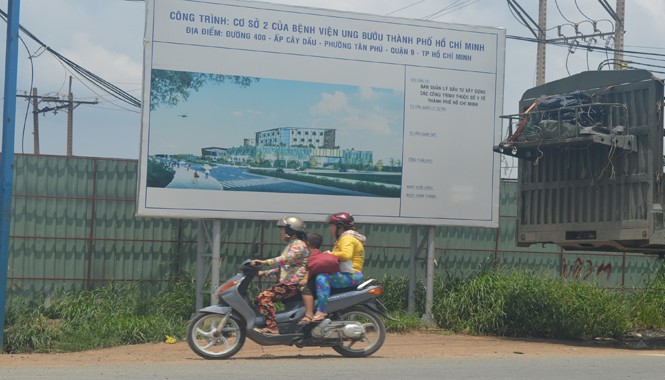 Bệnh viện cửa ngõ “án binh bất động”, vì sao? Bệnh viện Ung bướu cơ sở 2 vẫn án binh bất động mấy năm nay. Ảnh: Ngô Bình.