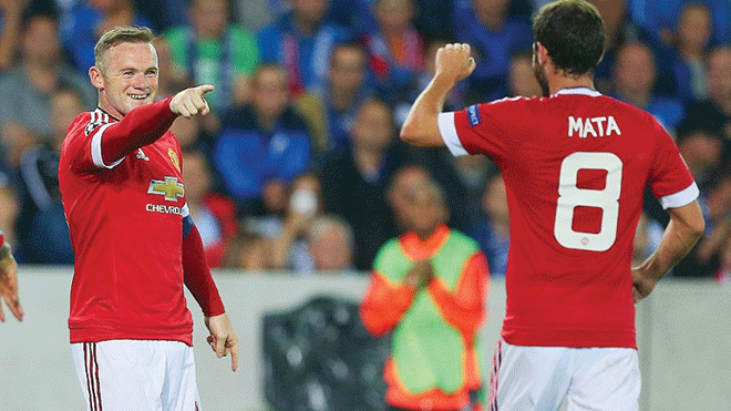 Champions League: Rooney và M.U tưng bừng ngày 'trở lại' Rooney (trái) ăn mừng việc ghi bàn trở lại sau chuỗi 10 trận tịt ngòi. Ảnh: BPI.