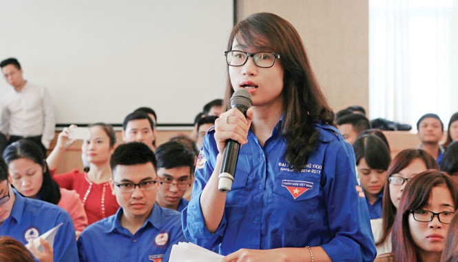 Xây dựng thế hệ trẻ giỏi giang, tử tế Các trí thức trẻ, giảng viên trẻ góp ý tại Hội nghị.