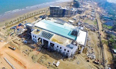 FLC 'lấn chiếm' đất rừng phòng hộ Một công trình của Tập đoàn FLC ở vùng đất ven biển xã Quảng Cư, thị xã Sầm Sơn. Ảnh: Lao Động