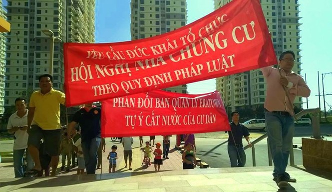Tranh chấp chung cư không hồi kết Cư dân sống chung cư The Era Town cho rằng Cty Đức Khải không tổ chức hội nghị nhà chung cư để chiếm đoạt tiền tỷ.