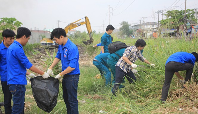 Ra quân hưởng ứng Tháng Thanh niên Các đoàn viên thuộc Thành Đoàn TPHCM tham gia các hoạt động tình nguyện sau lễ ra quân hưởng ứng Tháng Thanh niên.