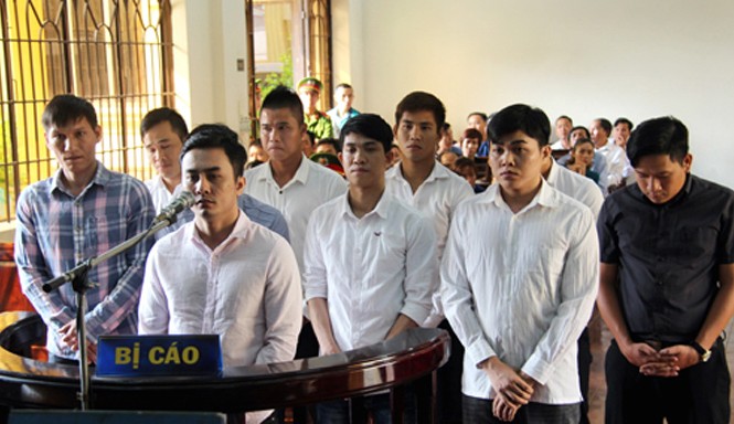 Chủ mưu vụ bán độ ở CLB Đồng Nai lĩnh án 6 năm tù Các bị cáo tại phiên tòa ngày 11/3.