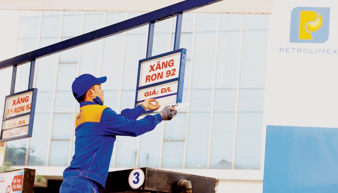 Tính thuế xăng dầu sai: Người tiêu dùng thiệt hại hằng trăm tỷ mỗi tháng Tính thuế xăng dầu sai: Người tiêu dùng thiệt hại hằng trăm tỷ mỗi tháng