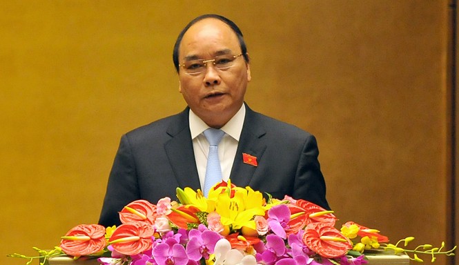 Nợ Chính phủ đã vượt giới hạn quy định Phó Thủ tướng Nguyễn Xuân Phúc báo cáo trước Quốc hội về kết quả phát triển kinh tế xã hội giai đoạn 2011 - 2015, ngày 21/3. Ảnh: Như Ý.
