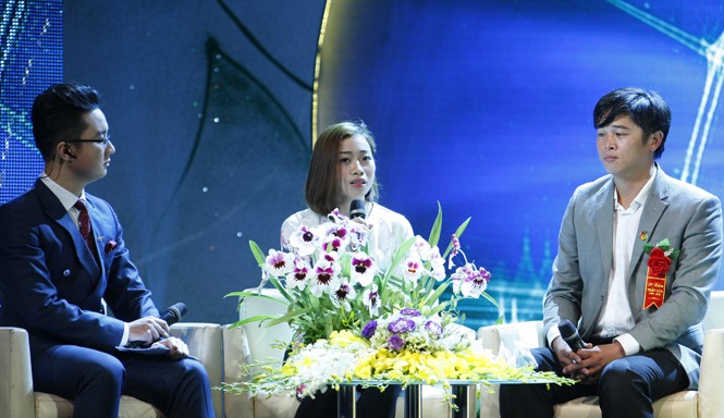 Lan tỏa những giá trị cao đẹp Buổi giao lưu giữa Phan Thị Hà Thanh và Phan Thanh Sang trong đêm trao giải 10 gương mặt Việt Nam tiêu biểu. Ảnh: Như Ý.
