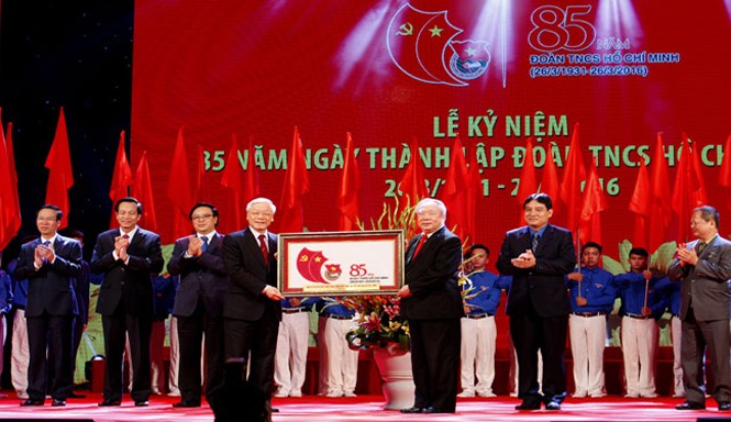 Đoàn phải có uy tín và sức hấp dẫn với thanh niên Tổng Bí thư Nguyễn Phú Trọng tặng bức tranh chúc mừng Đoàn Thanh niên Cộng sản Hồ Chí Minh. Ảnh: Như Ý.