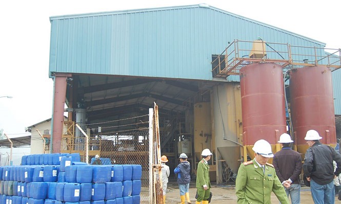 Cho phép bán 60 tấn cyanua giả của 2 Cty vàng Một góc kho chứa của Công ty TNHH khai thác vàng Bồng Miêu - Ảnh: Thanh Niên.