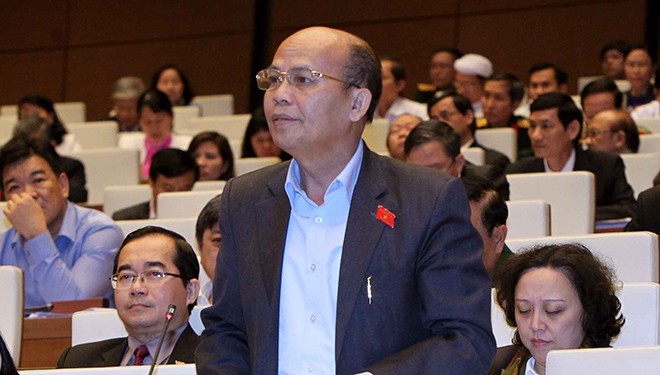 Ra quyết sách tấn công tội phạm 'chạy chức, chạy quyền' Theo ĐB Đỗ Văn Đương, nạn “chạy chức, chạy quyền” không chỉ gây bất công xã hội mà còn khiến người trong sạch bị ảnh hưởng, bị cô lập. Ảnh: Như Ý.