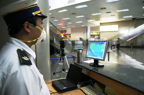 Lập 4 đội phản ứng nhanh phòng chống Zika Tăng cường kiểm dịch y tế tại các cửa khẩu. Ảnh: SGGP