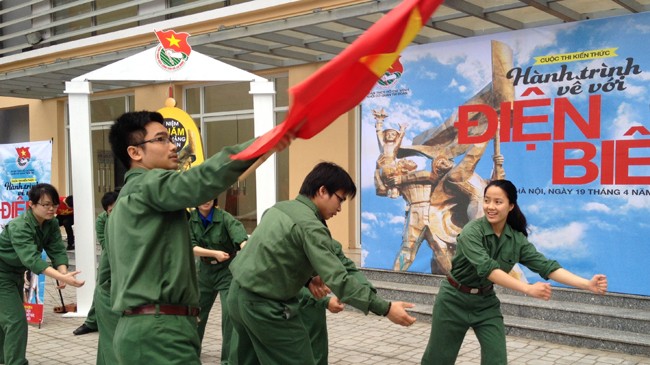 Giúp người trẻ dẹp mối nguy từ mạng xã hội Tổ chức Đoàn thu hút thanh niên vào các hoạt động bổ ích sẽ góp phần tránh xa những nguy hại từ mạng xã hội. Ảnh: Bảo Anh.